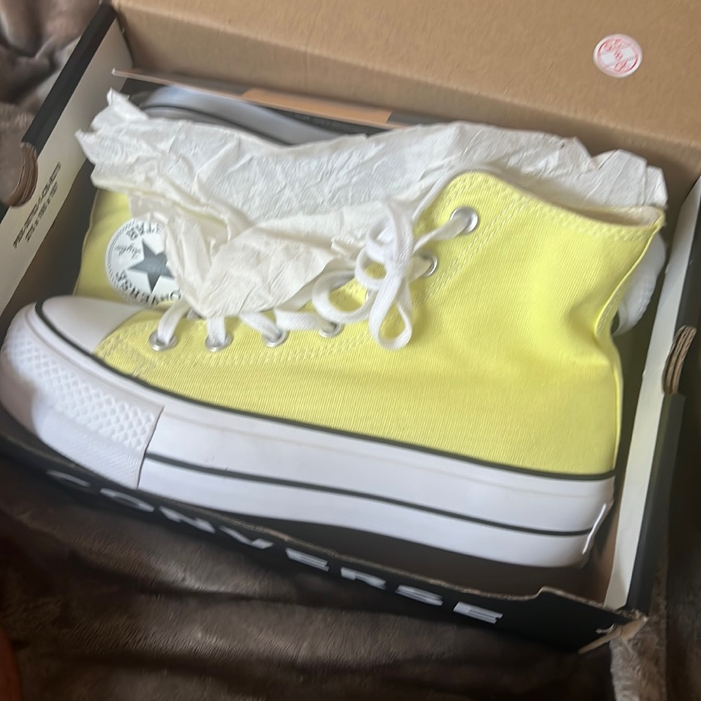 Yellow converse
